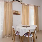Apartment Lovric *