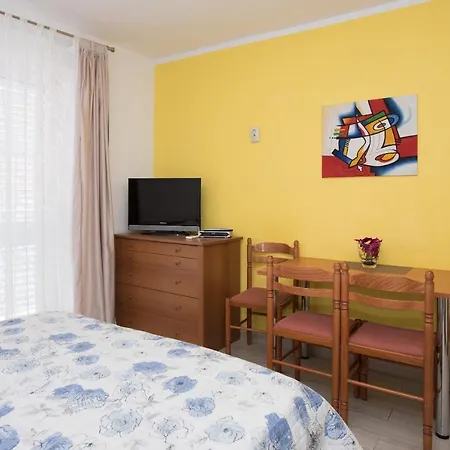 Apartment Lovric *