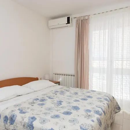 Apartment Lovric *