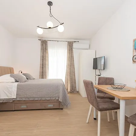 Lovric * Vodice